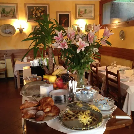 Ristorante Il Caminetto מלון 2*
