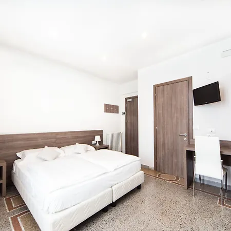 فندق Ristorante Il Caminetto دْيانو مارينا