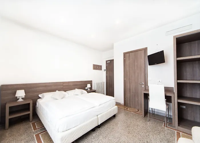 فندق Ristorante Il Caminetto دْيانو مارينا